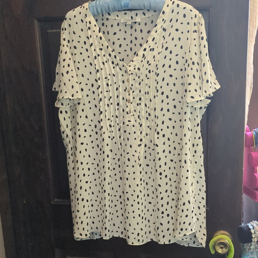 Rose & Olive Black and White Ruffled Short Sleeve Blouse
